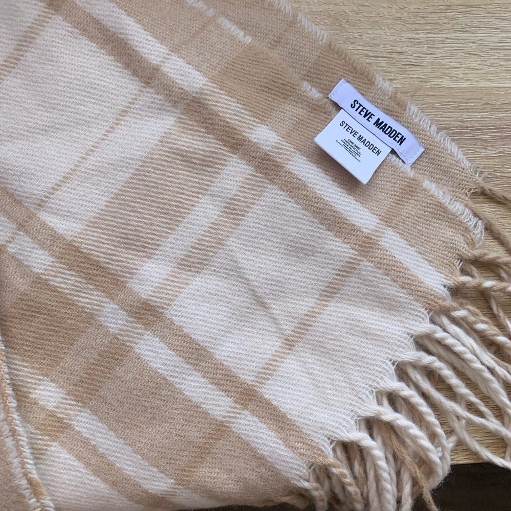 Steve Madden Beige and Cream Checkered Scarf